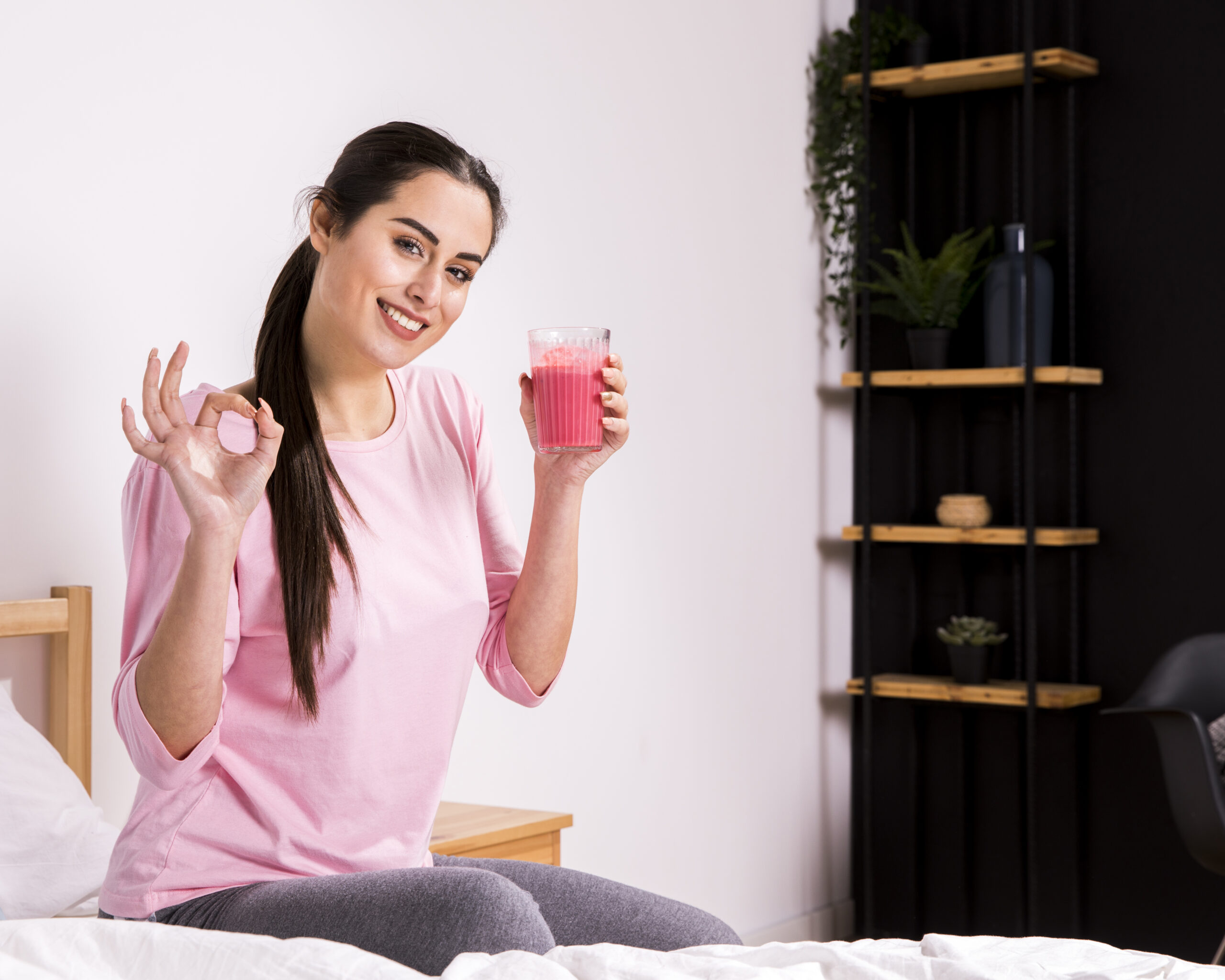 fitness-woman-drinking-detox-juice